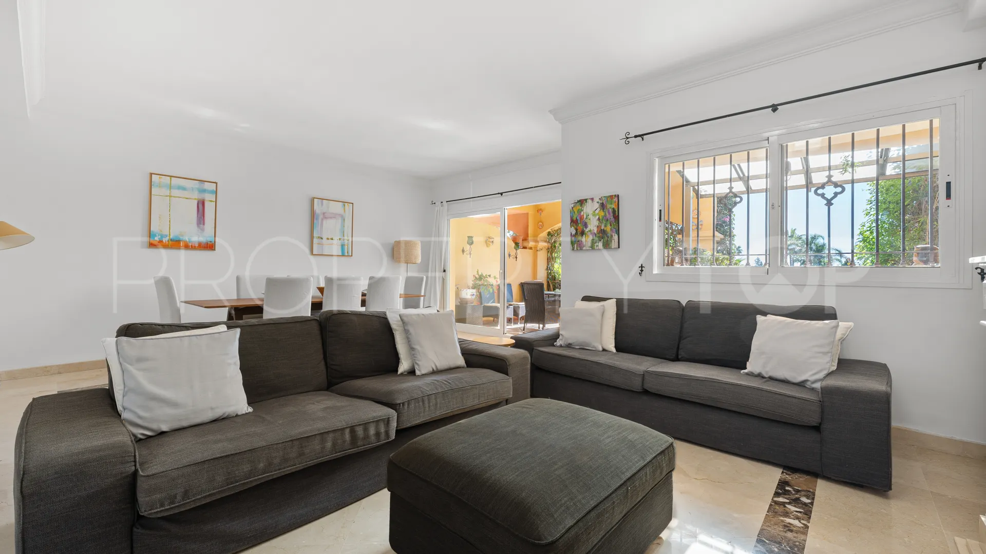 Buy town house with 4 bedrooms in La Alzambra