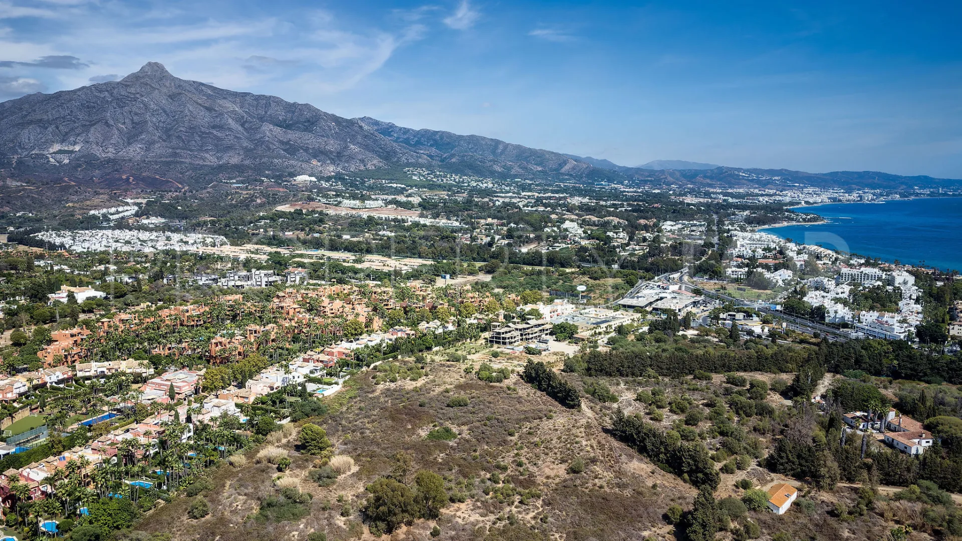 Buy town house with 4 bedrooms in La Alzambra