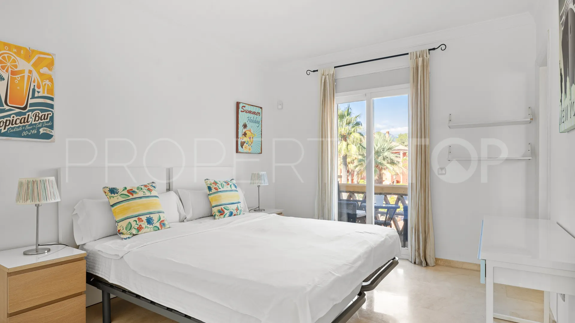 Buy town house with 4 bedrooms in La Alzambra