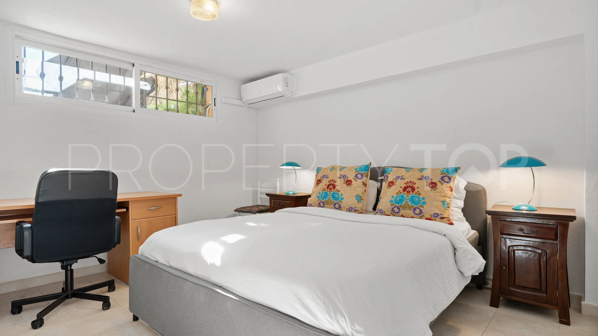 Buy town house with 4 bedrooms in La Alzambra