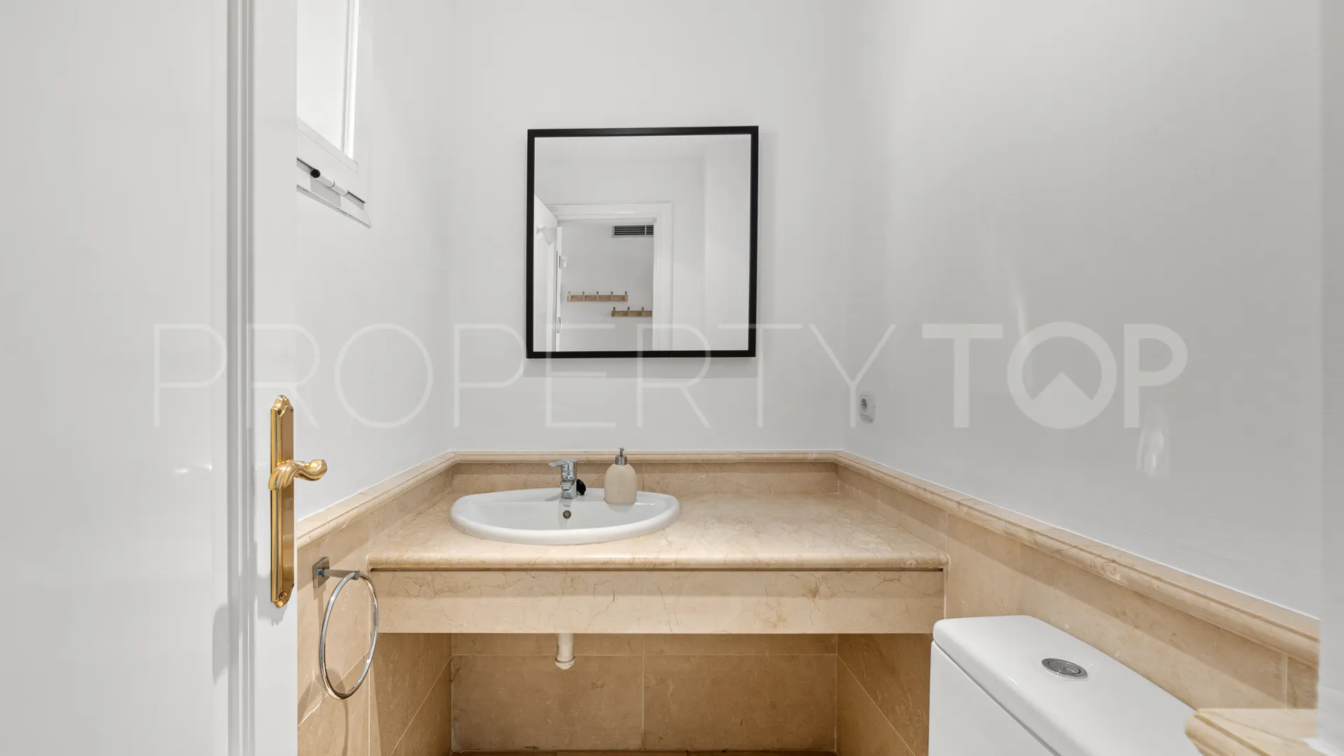 Buy town house with 4 bedrooms in La Alzambra