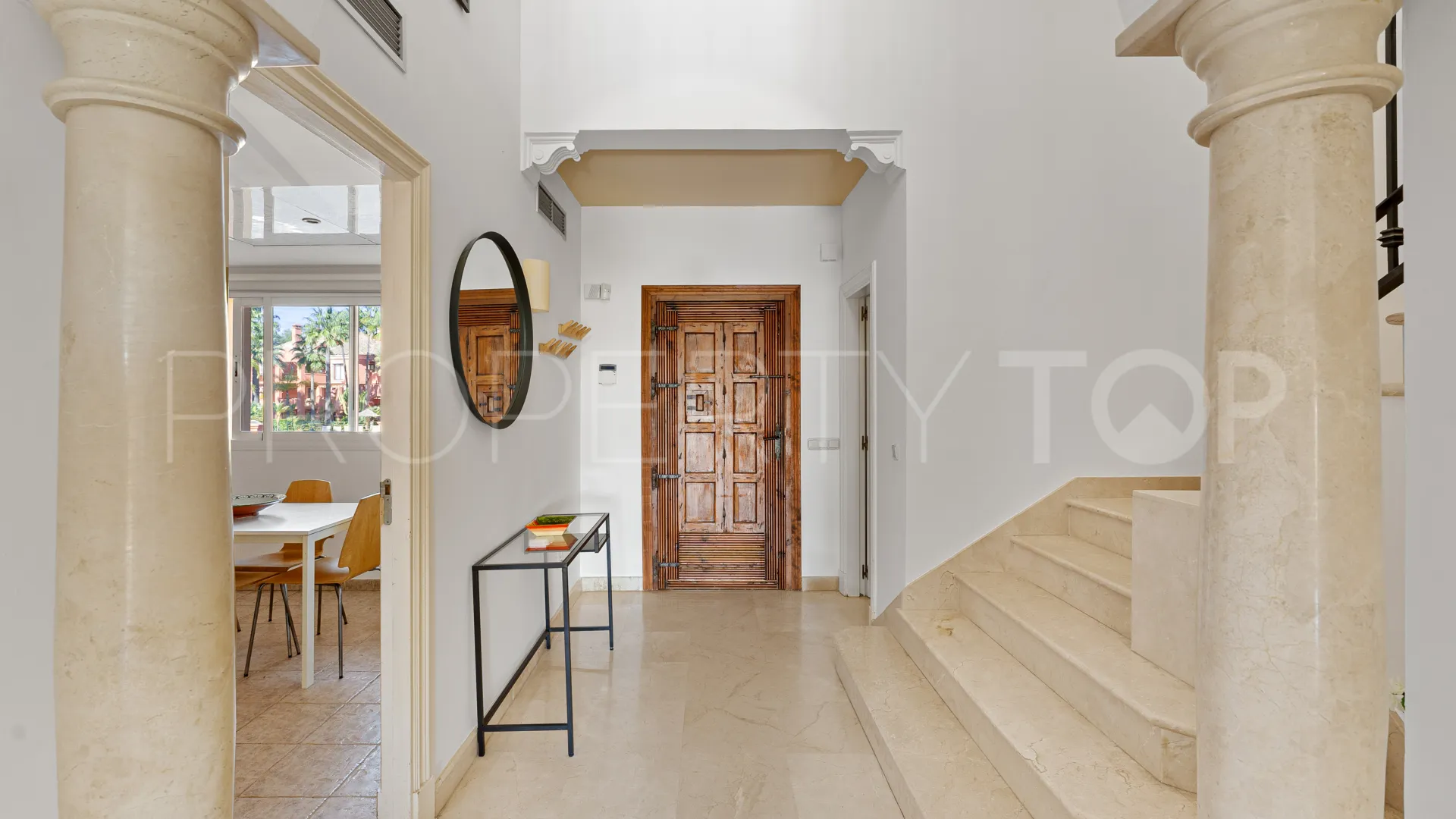 Buy town house with 4 bedrooms in La Alzambra