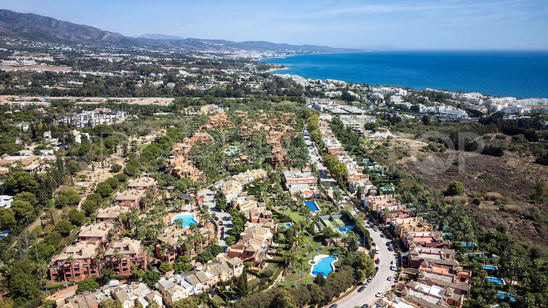 Buy town house with 4 bedrooms in La Alzambra