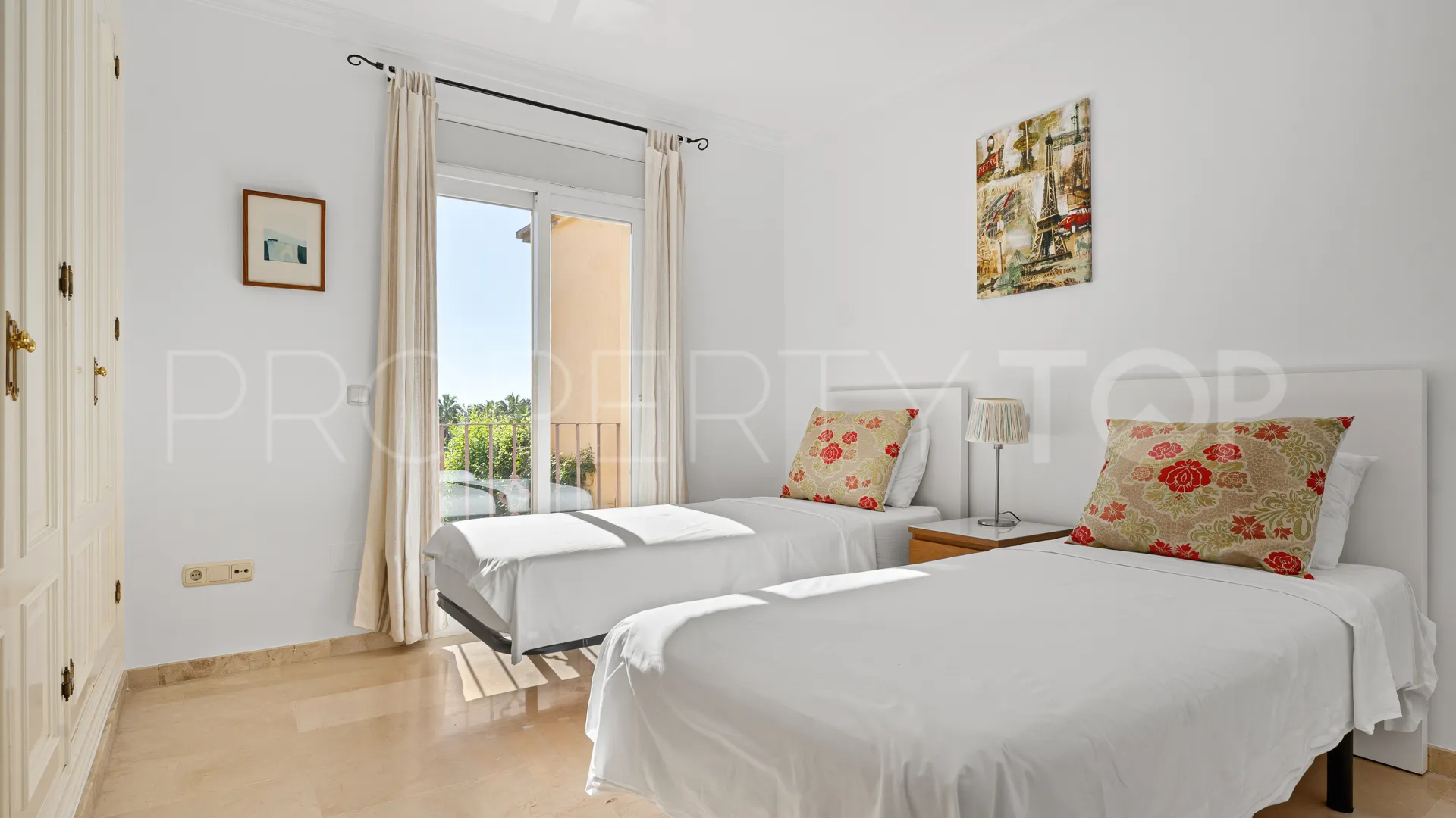 Buy town house with 4 bedrooms in La Alzambra