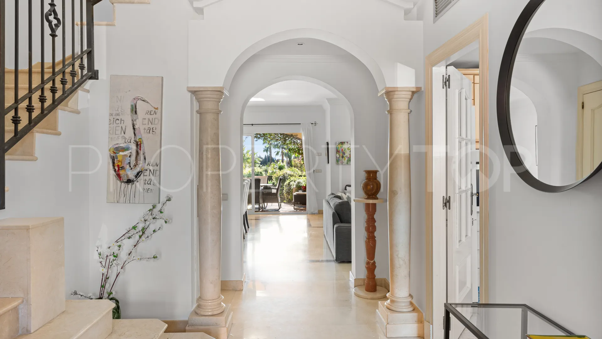 Buy town house with 4 bedrooms in La Alzambra