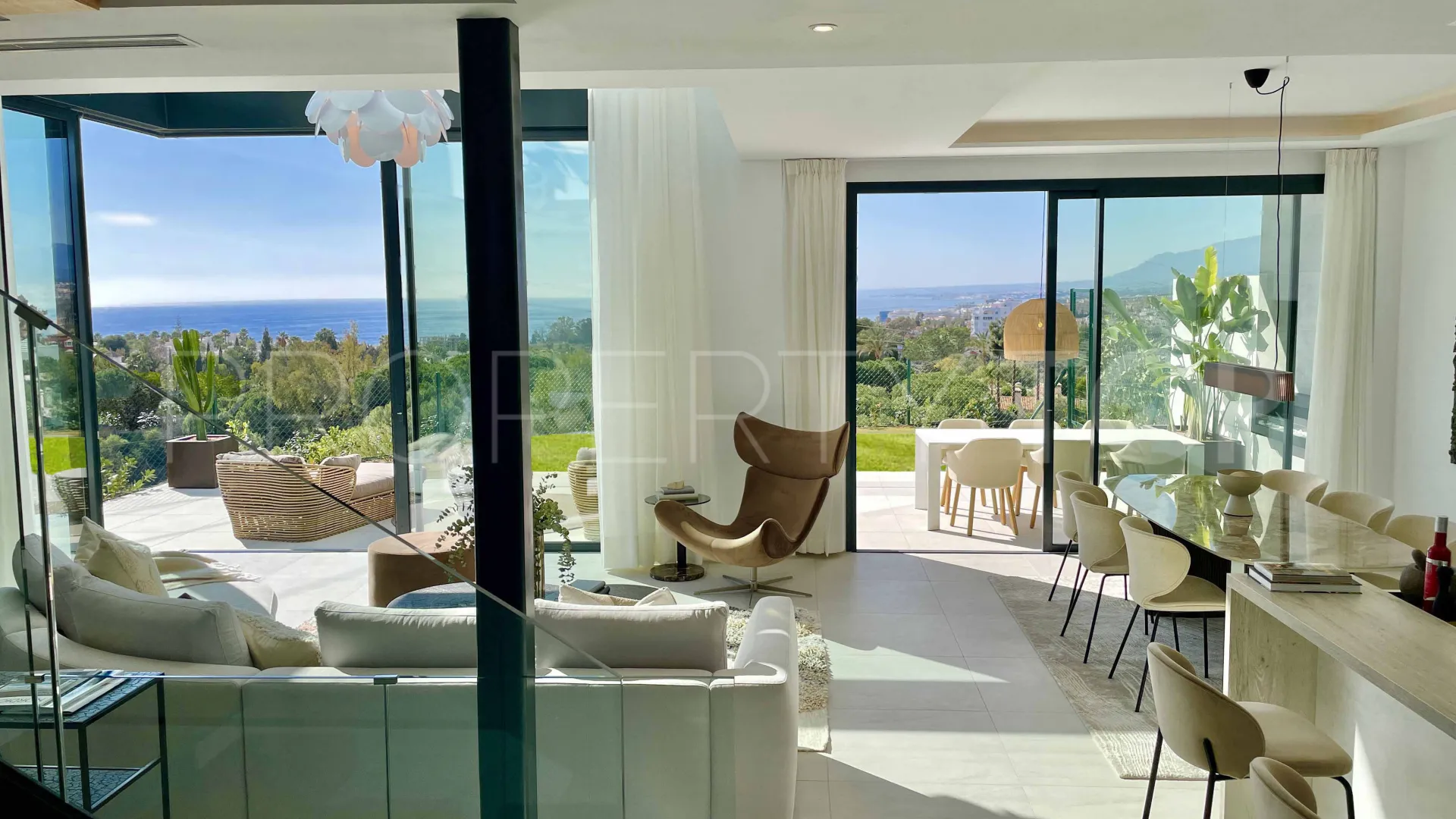 For sale semi detached villa with 6 bedrooms in Rio Real