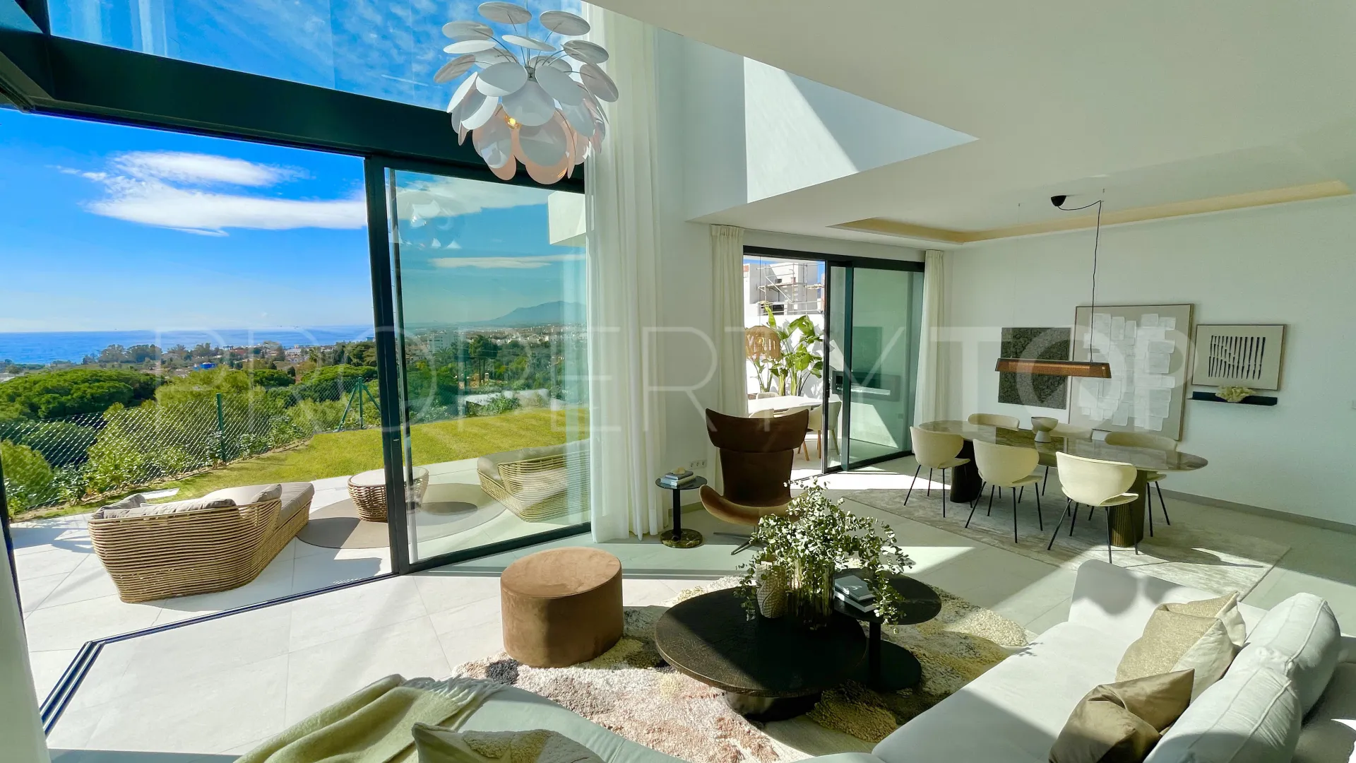 For sale semi detached villa with 6 bedrooms in Rio Real