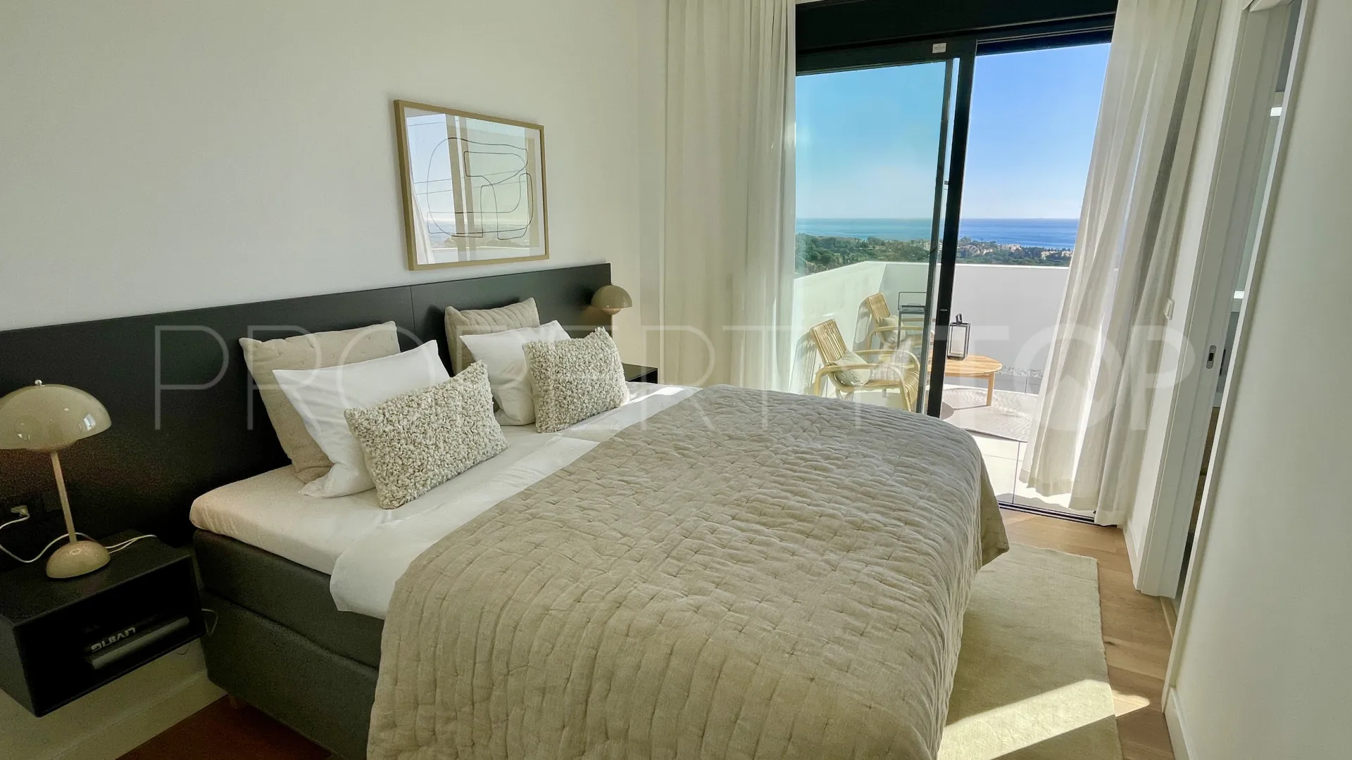 For sale semi detached villa with 6 bedrooms in Rio Real