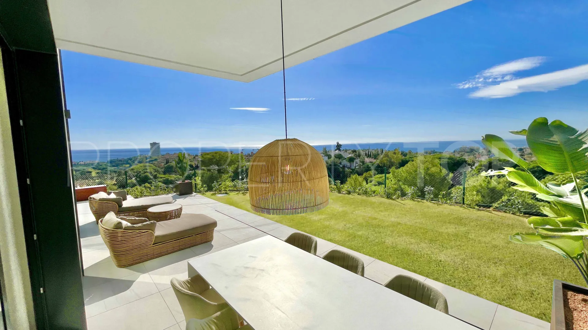 For sale semi detached villa with 6 bedrooms in Rio Real