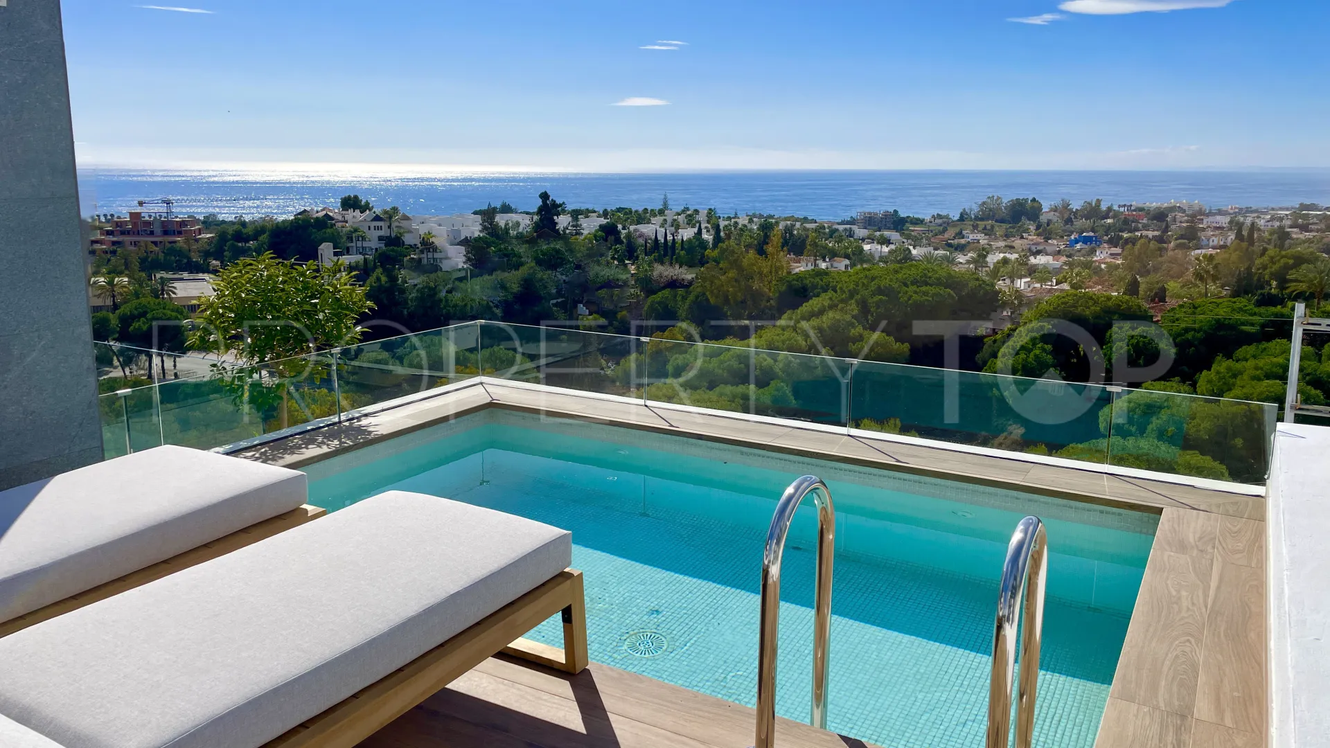 For sale semi detached villa with 6 bedrooms in Rio Real