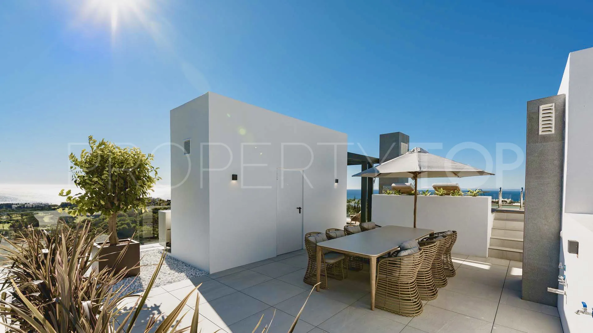 For sale semi detached villa with 6 bedrooms in Rio Real