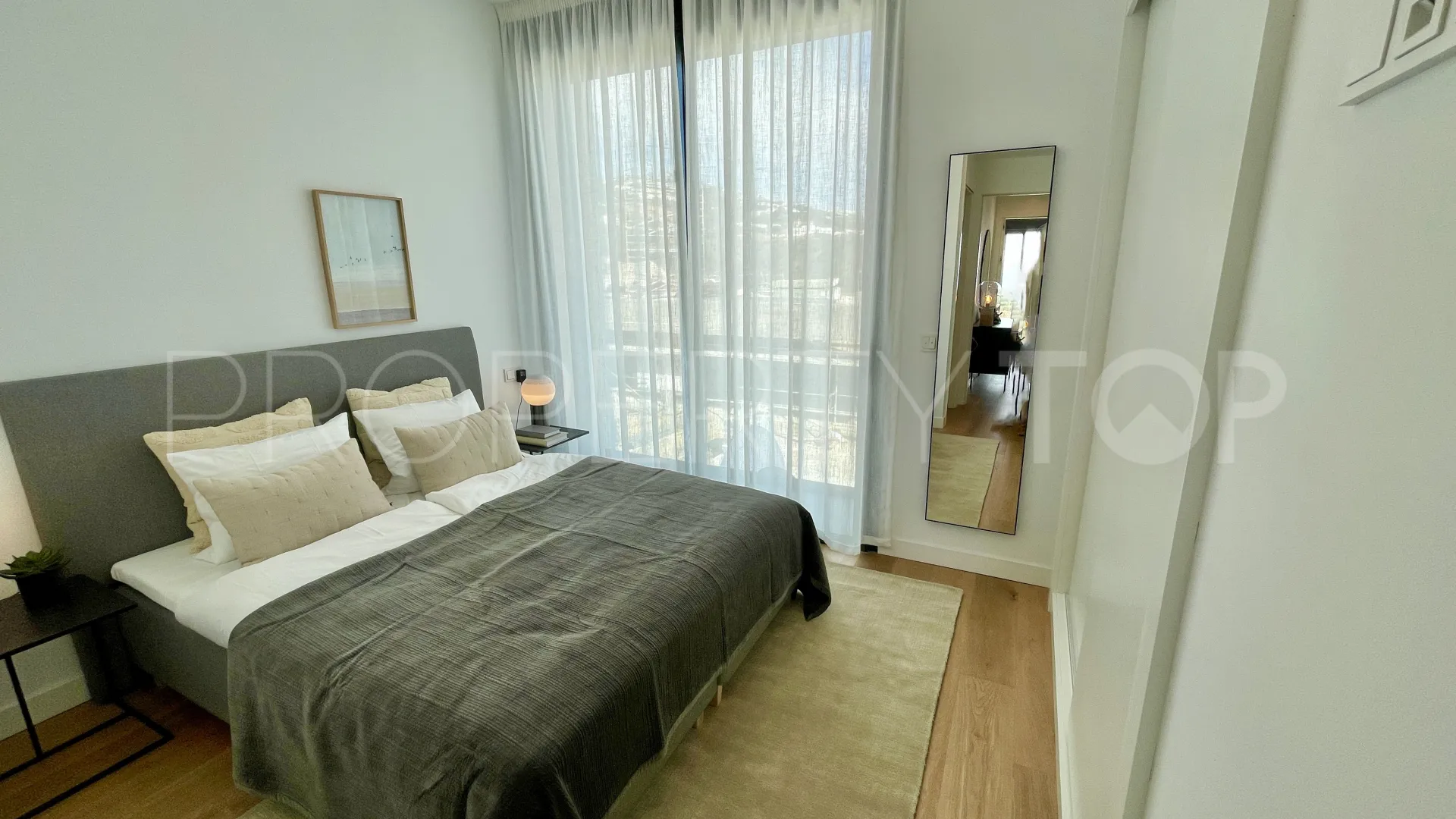 For sale semi detached villa with 6 bedrooms in Rio Real