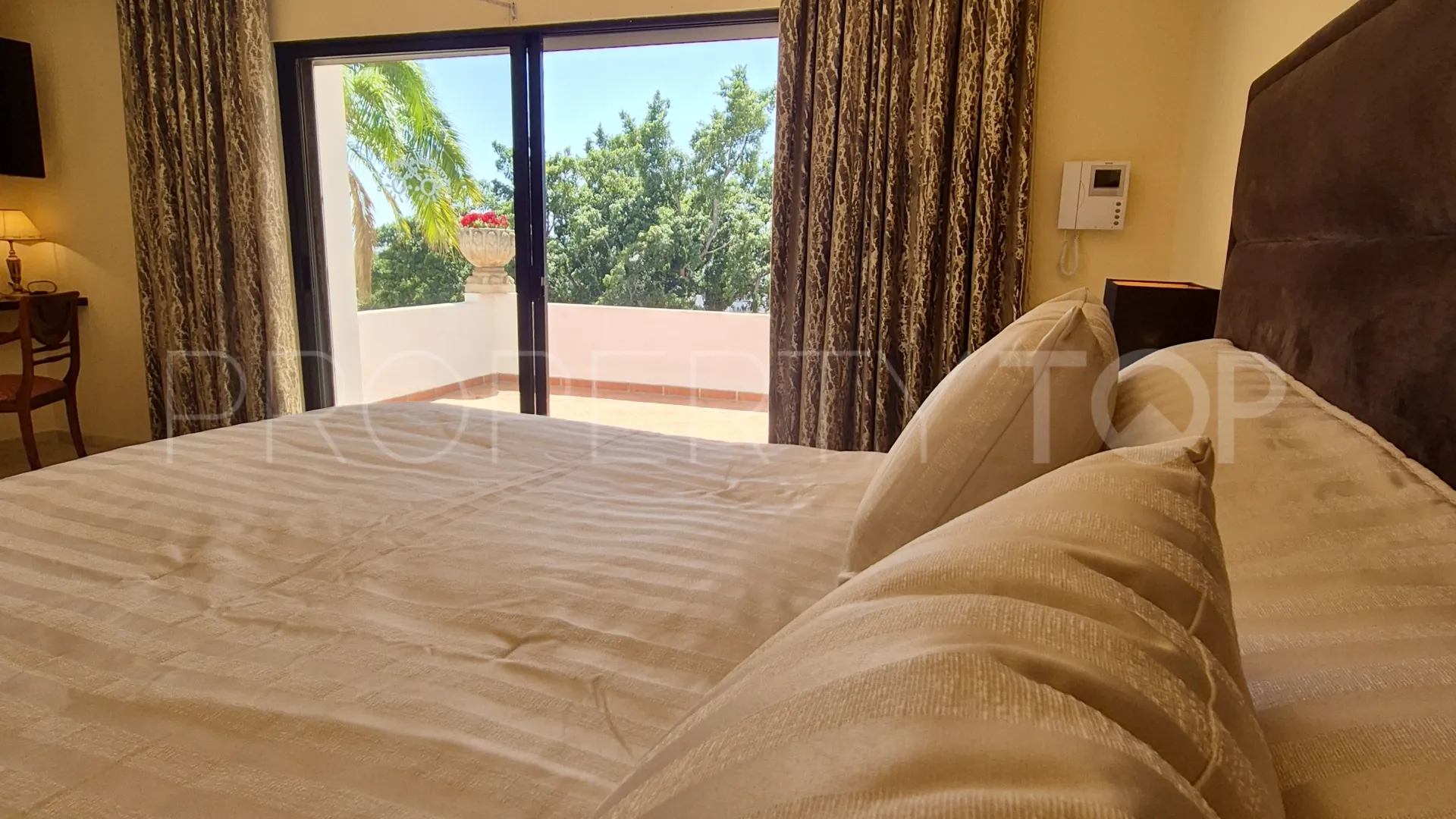 For sale La Campana 3 bedrooms villa