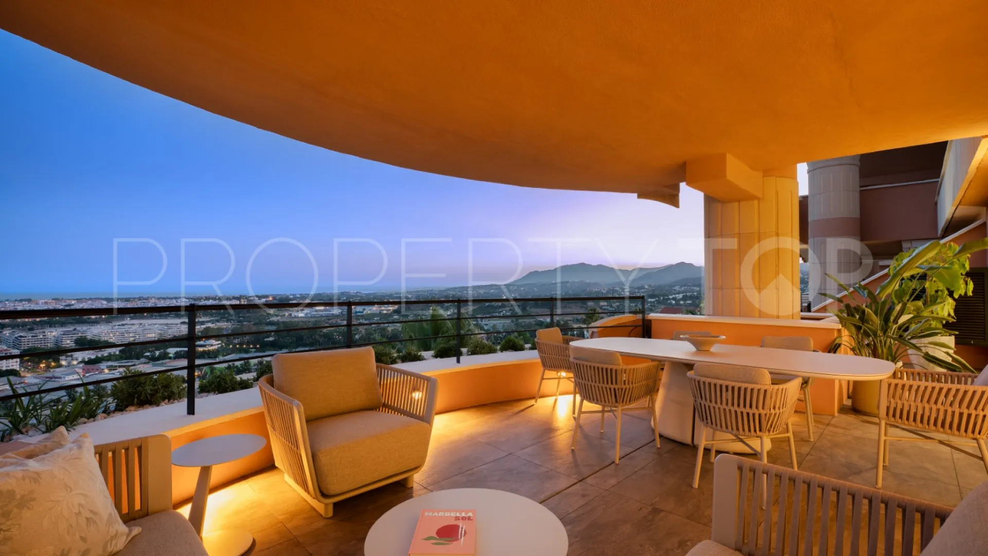 Apartamento con 3 dormitorios en venta en Magna Marbella
