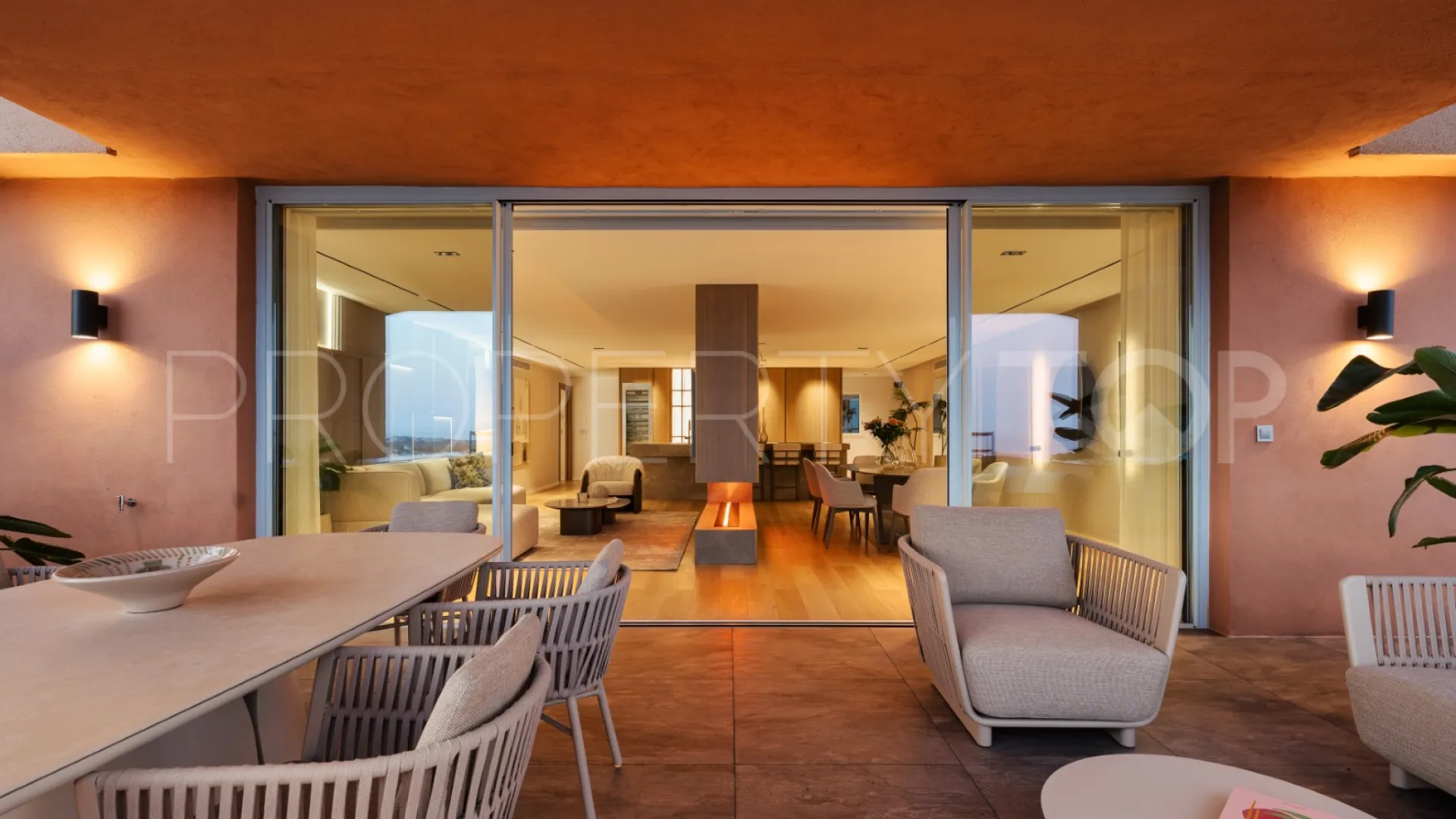 Apartamento con 3 dormitorios en venta en Magna Marbella