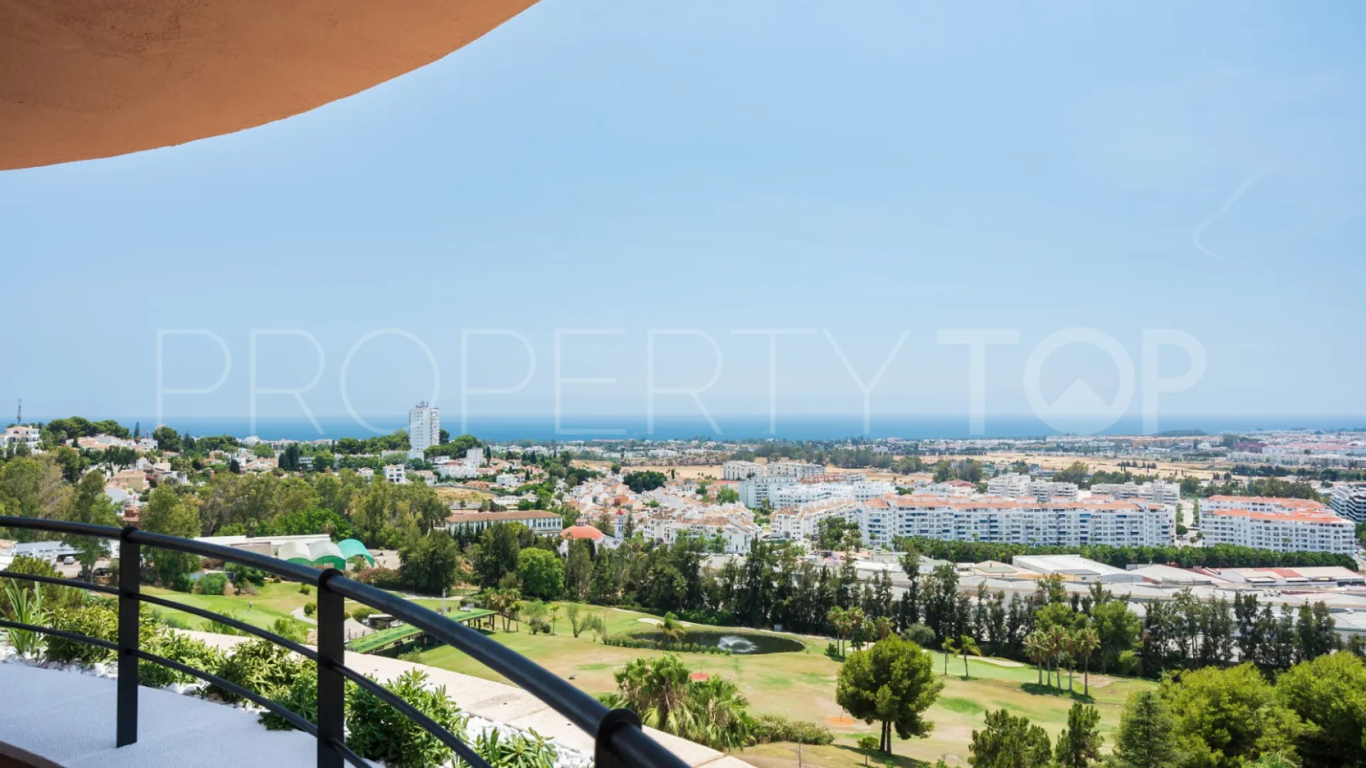Apartamento con 3 dormitorios en venta en Magna Marbella