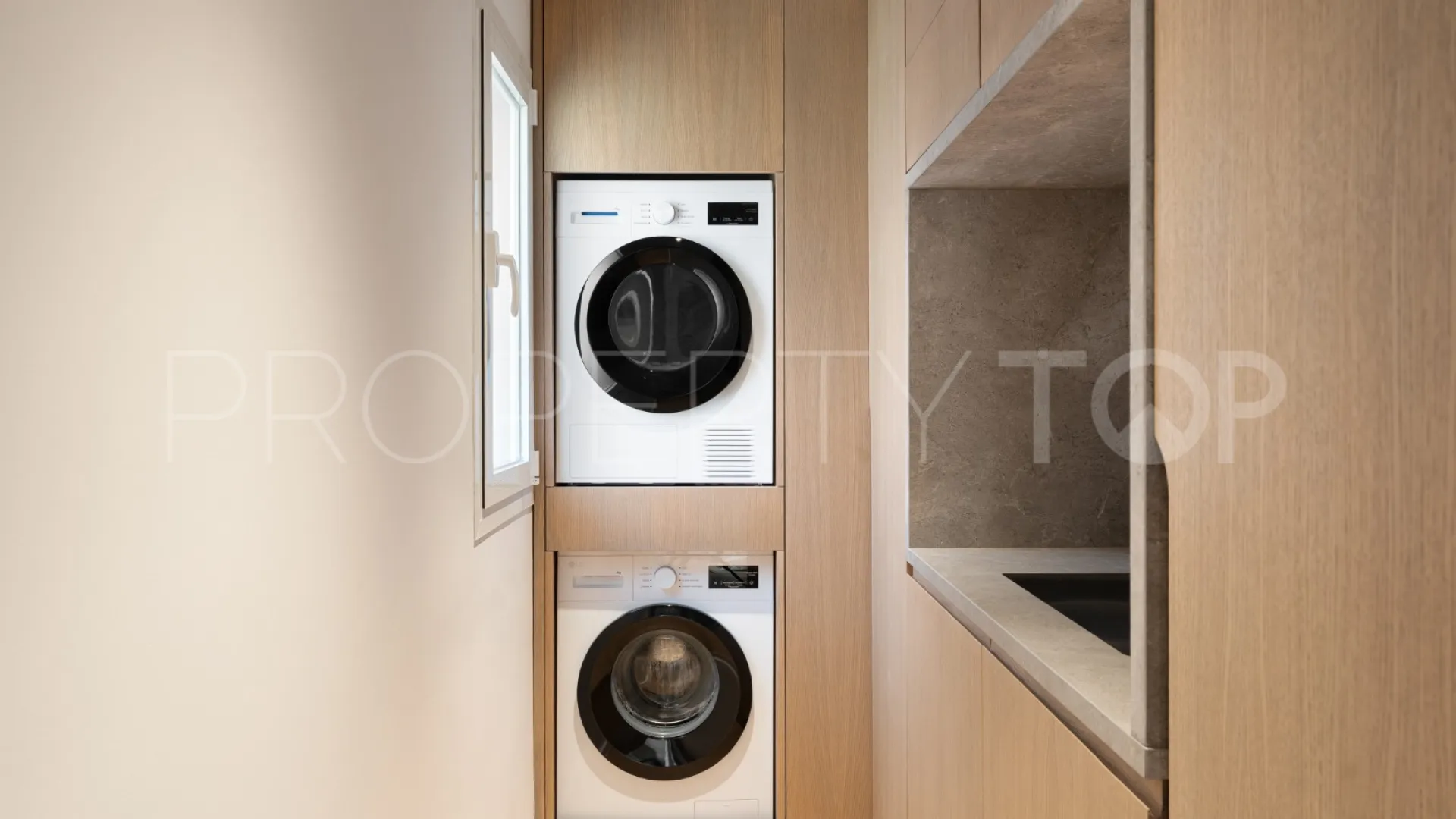 Apartamento con 3 dormitorios en venta en Magna Marbella