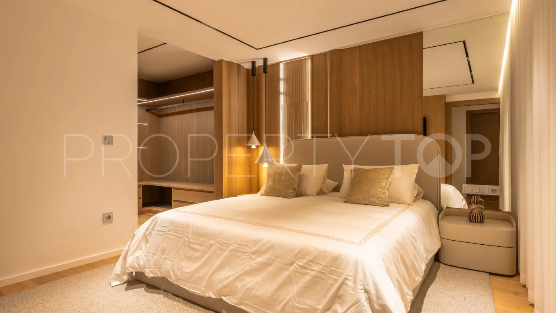 Apartamento con 3 dormitorios en venta en Magna Marbella