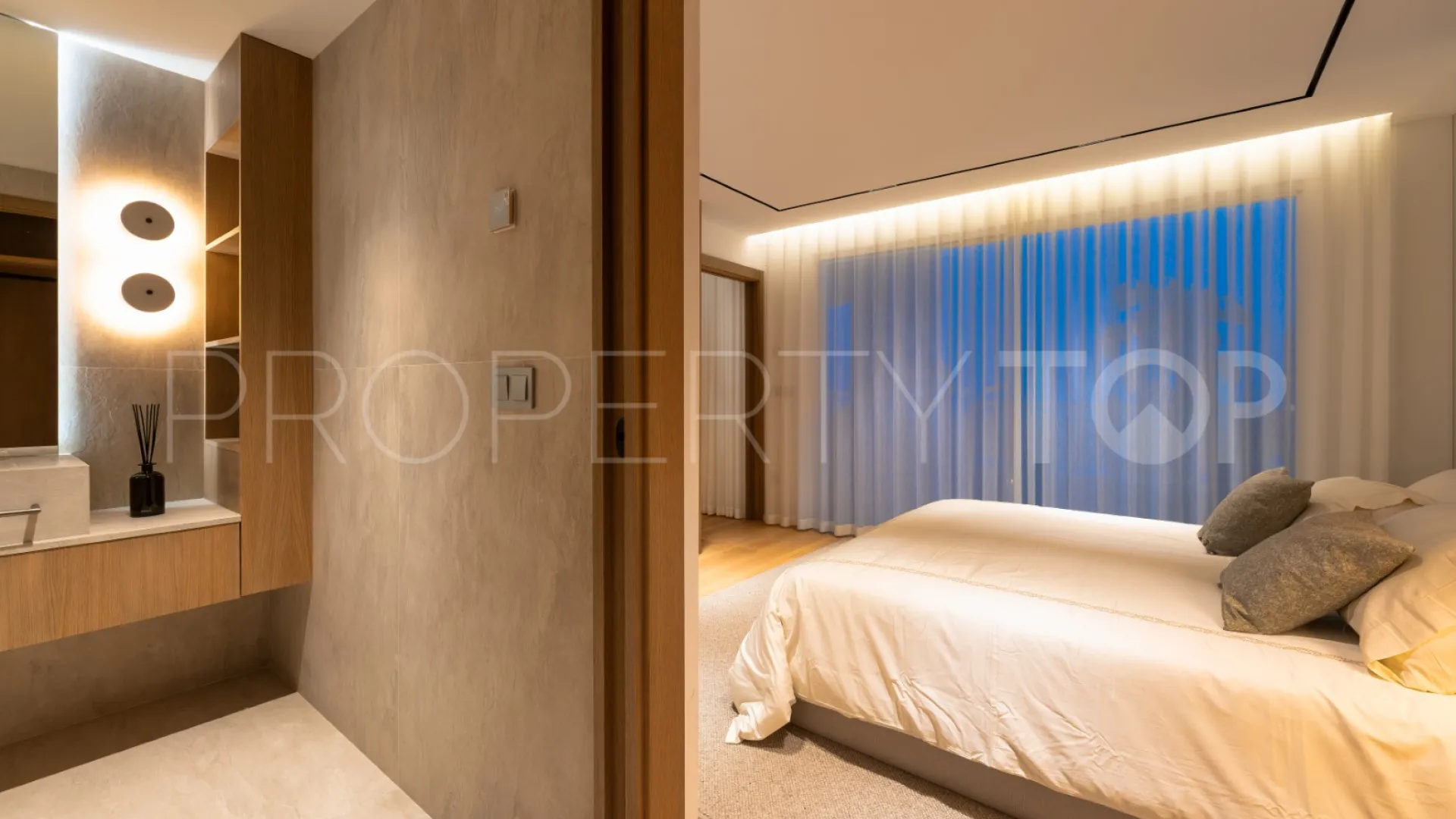 Apartamento con 3 dormitorios en venta en Magna Marbella