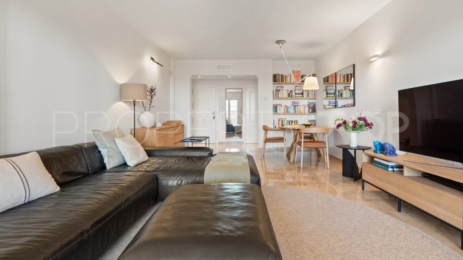 Apartamento planta baja a la venta en Cumbres del Rodeo