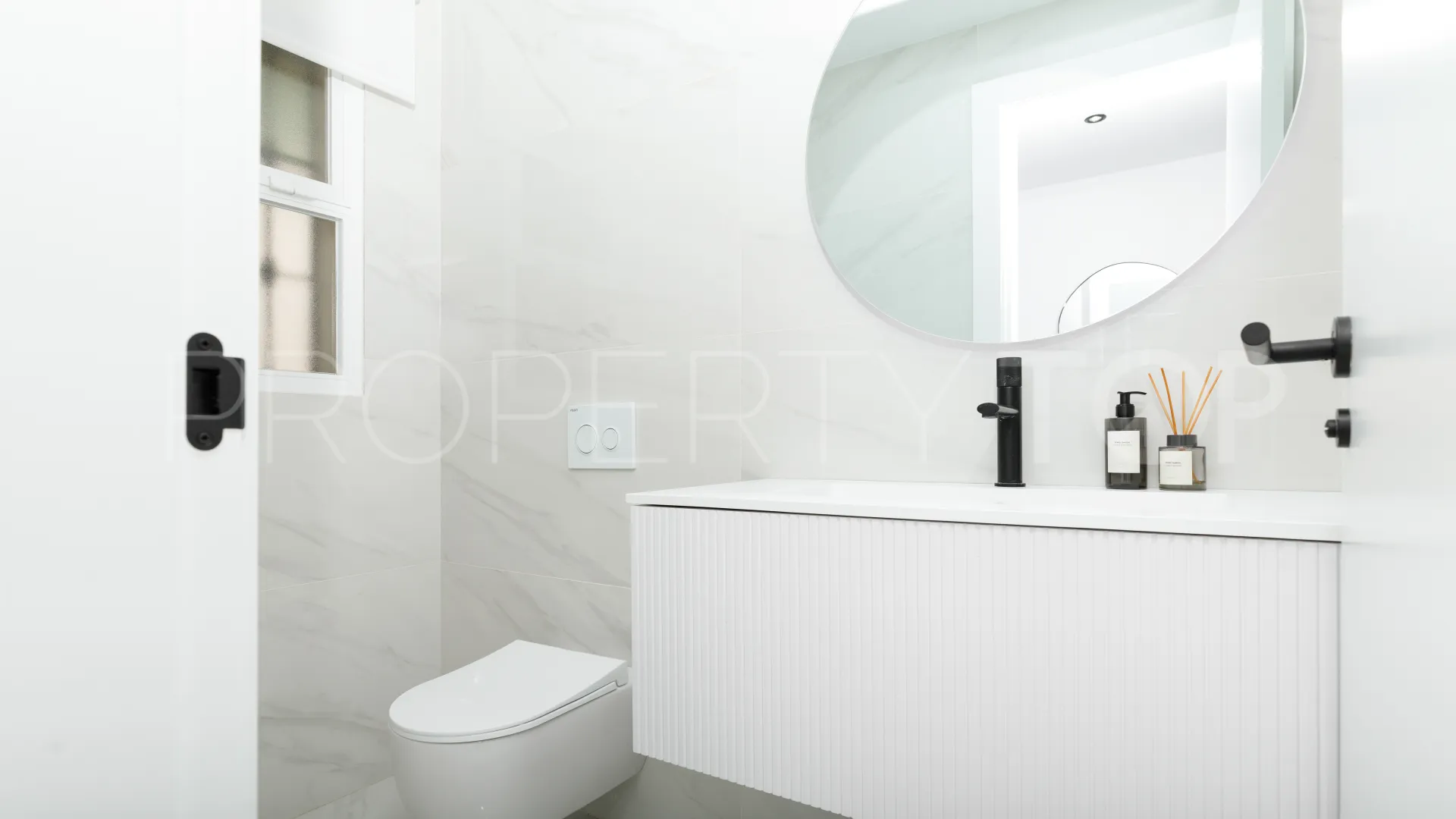 For sale La Quinta Hills ground floor apartment with 3 bedrooms