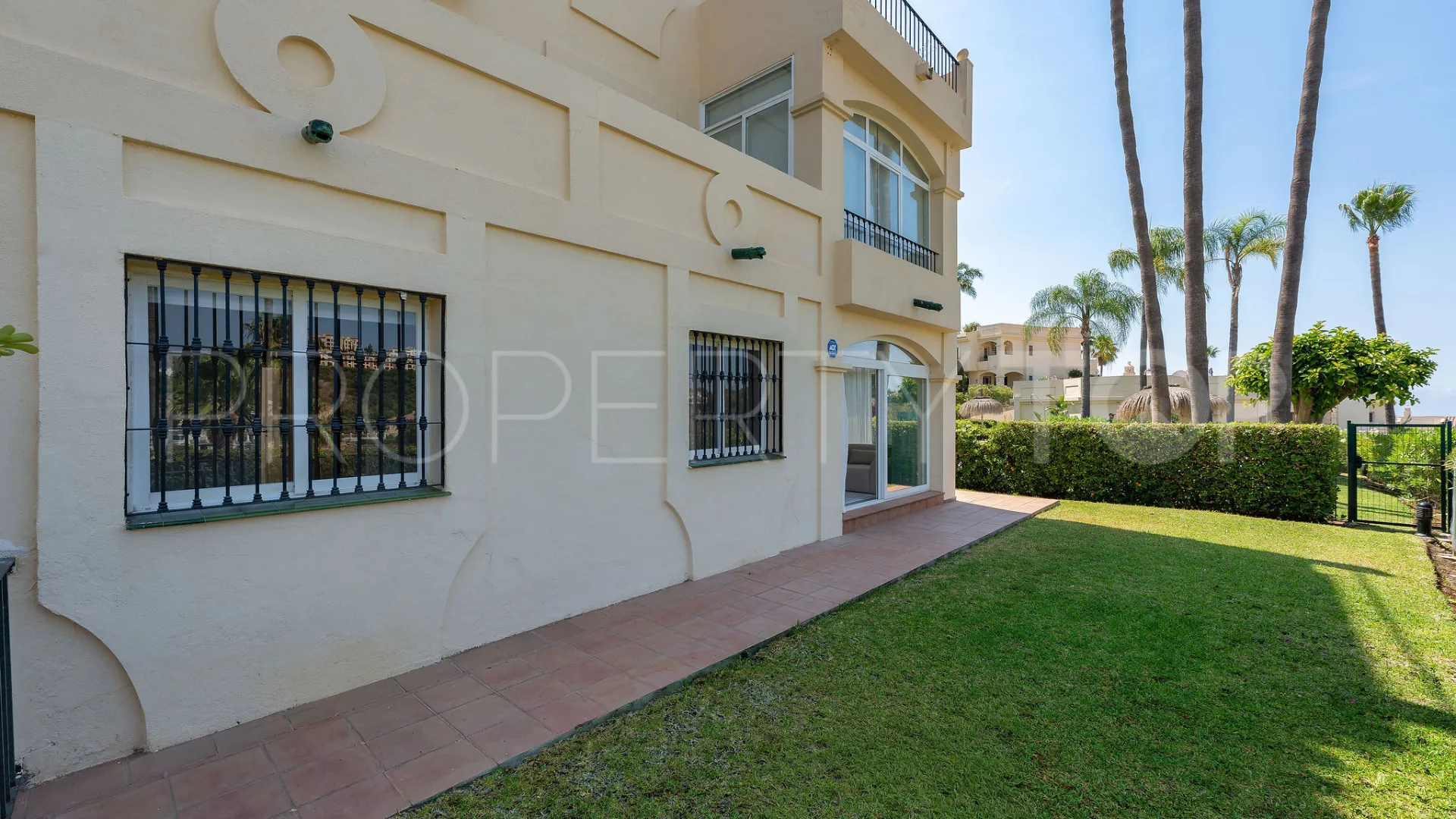 For sale La Quinta Hills ground floor apartment with 3 bedrooms