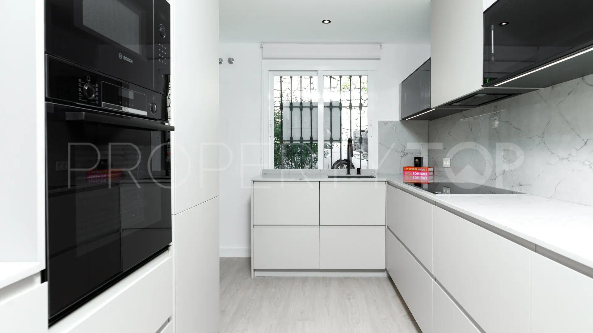 For sale La Quinta Hills ground floor apartment with 3 bedrooms