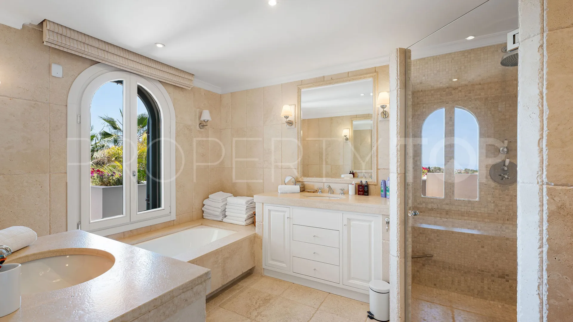 Cascada de Camojan, villa en venta de 5 dormitorios