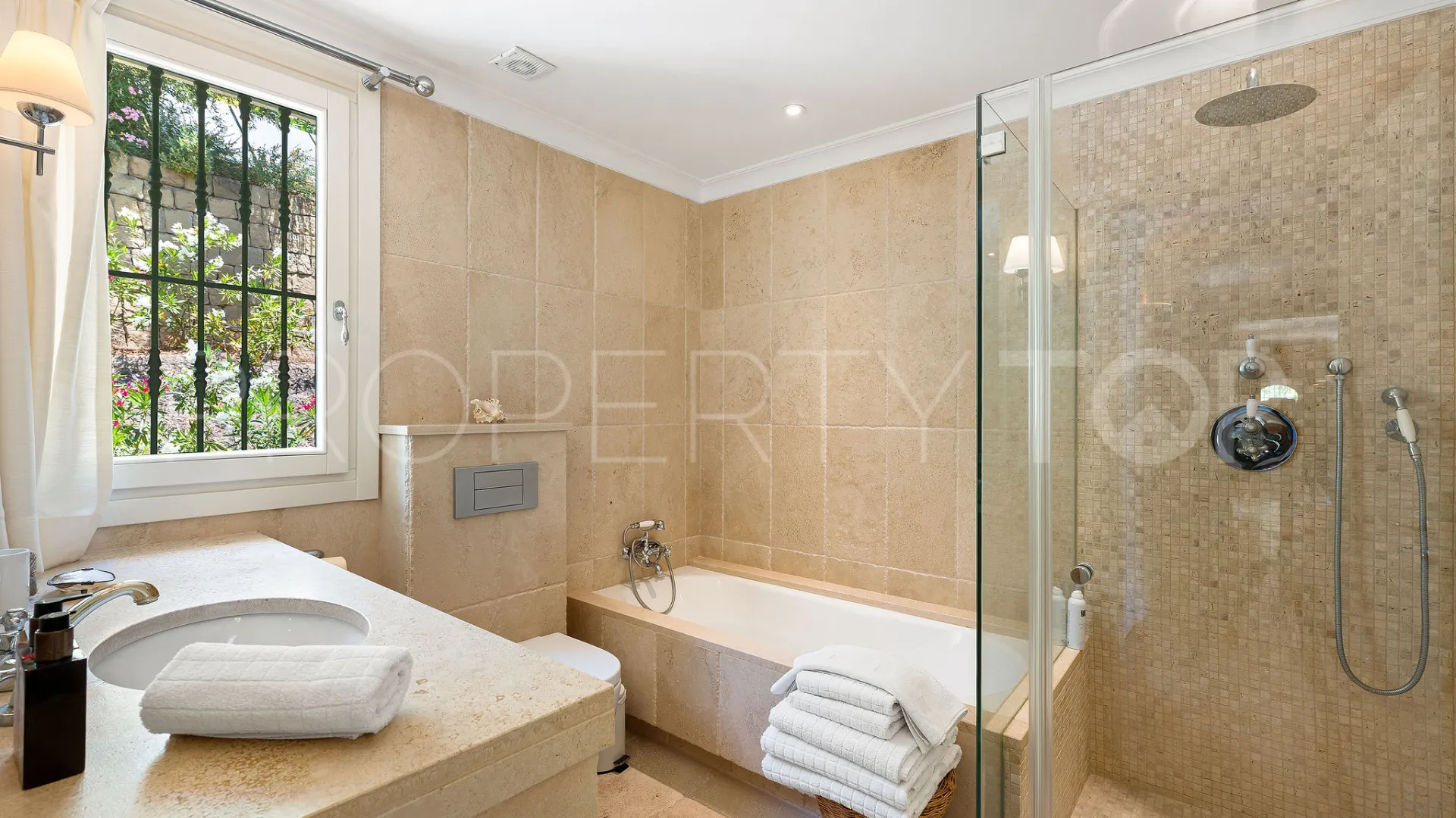 Cascada de Camojan, villa en venta de 5 dormitorios