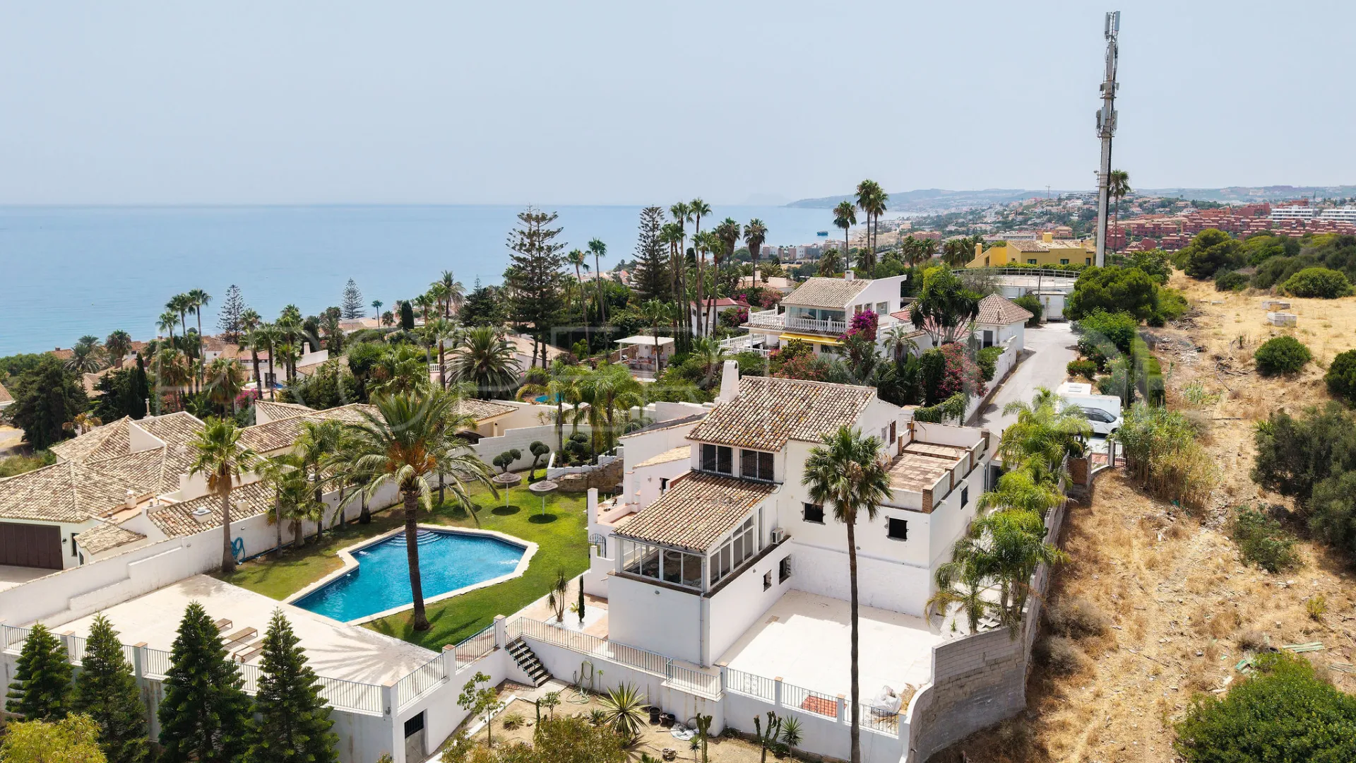 6 bedrooms villa for sale in Bahia Dorada