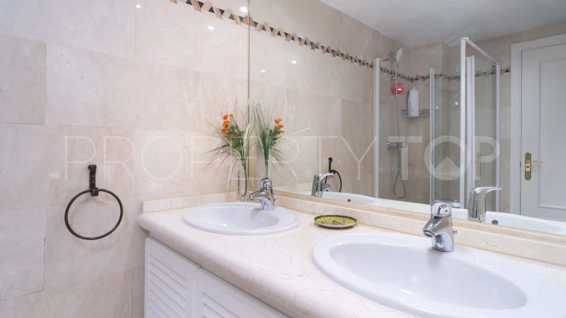Se vende Ático en Magna Marbella con 4 dormitorios