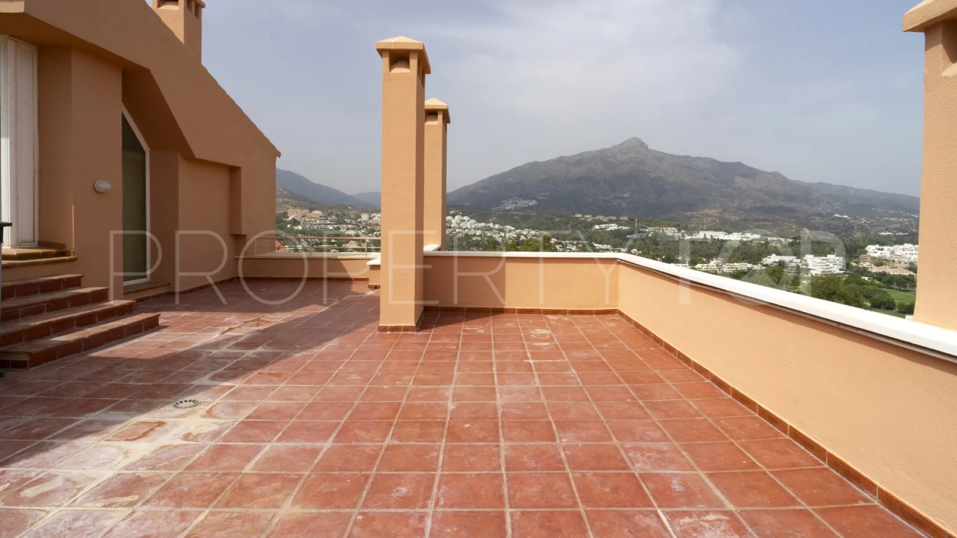 Se vende Ático en Magna Marbella con 4 dormitorios
