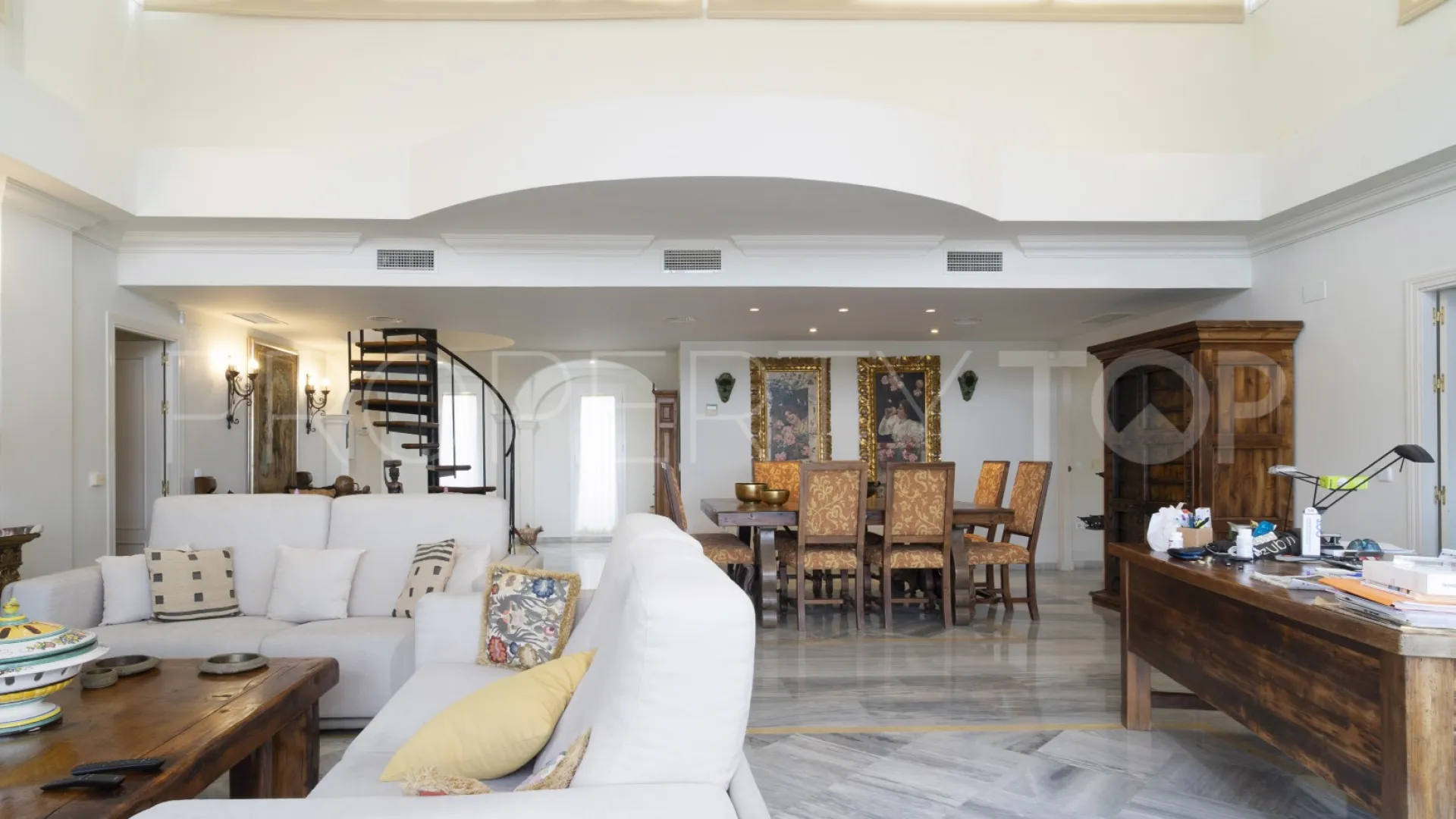 Se vende Ático en Magna Marbella con 4 dormitorios