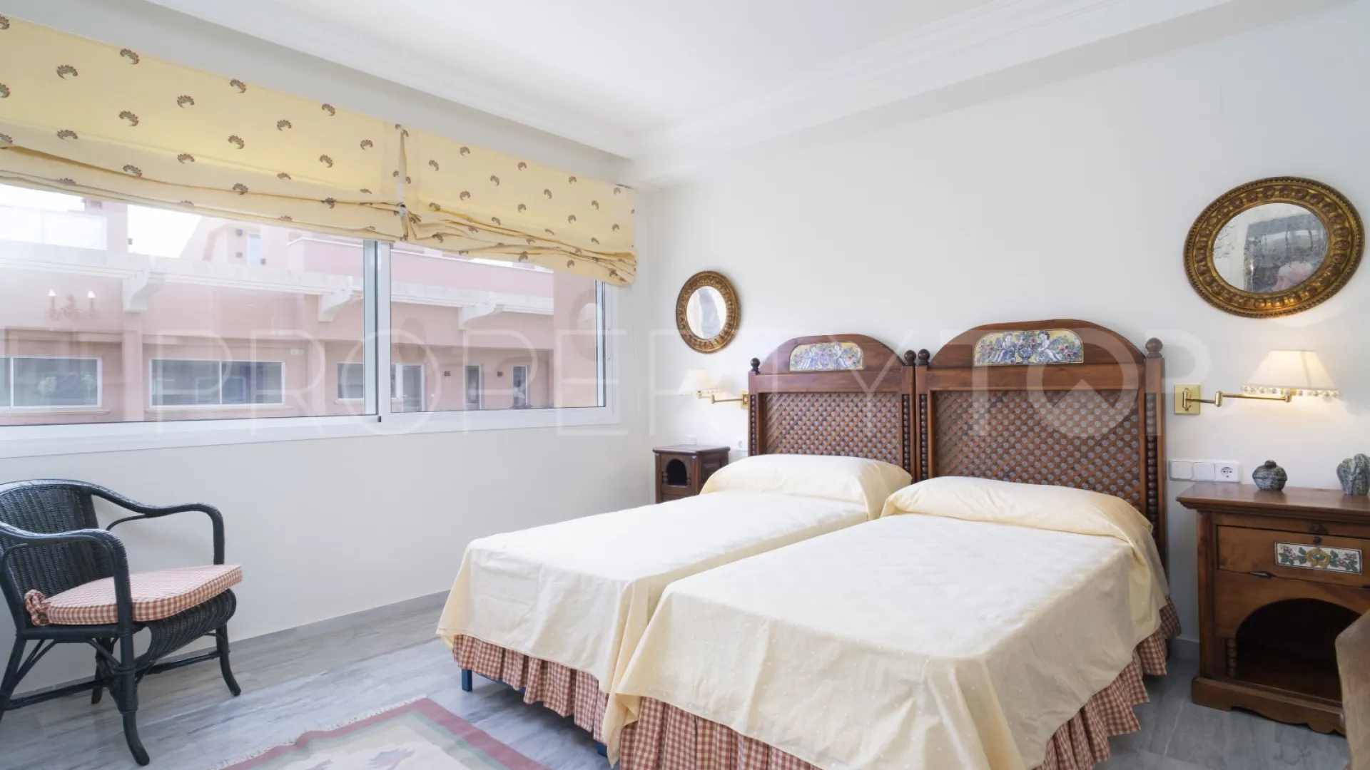 Se vende Ático en Magna Marbella con 4 dormitorios