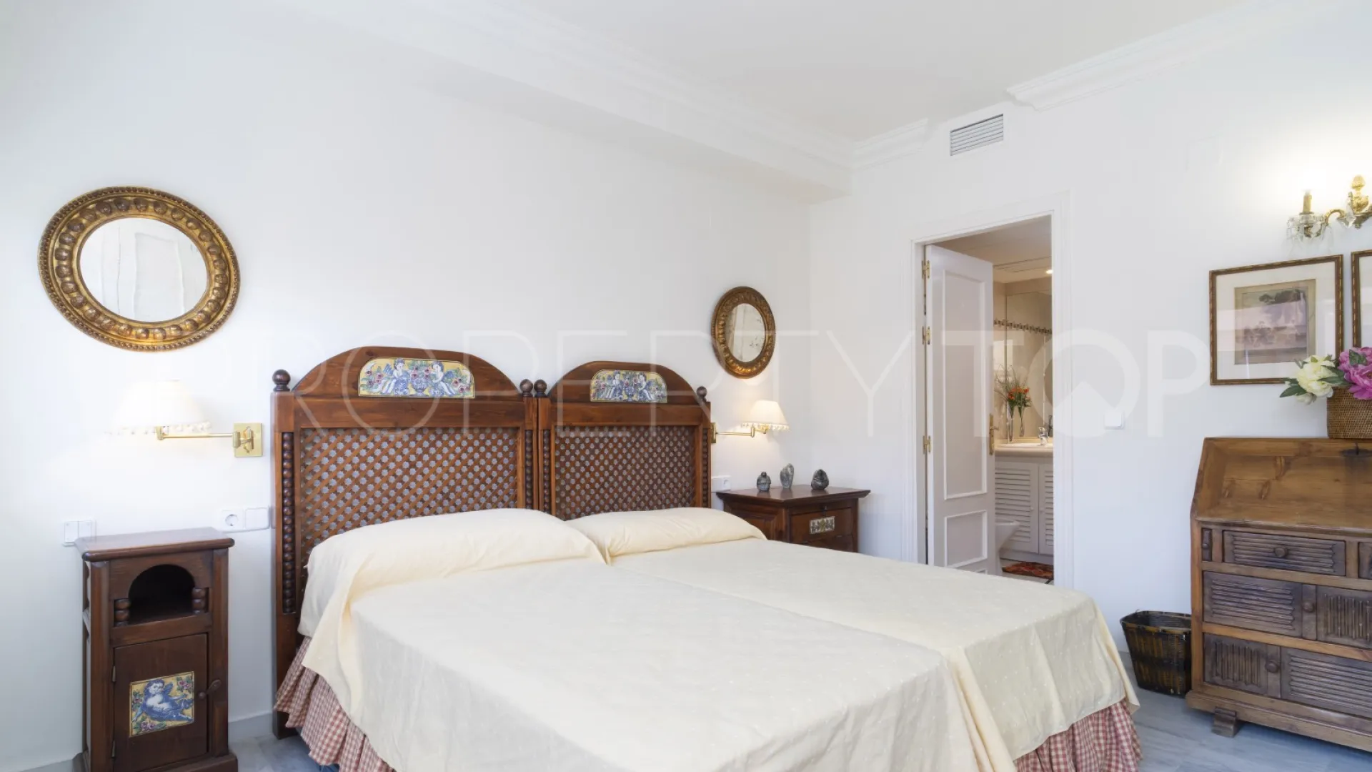 Se vende Ático en Magna Marbella con 4 dormitorios
