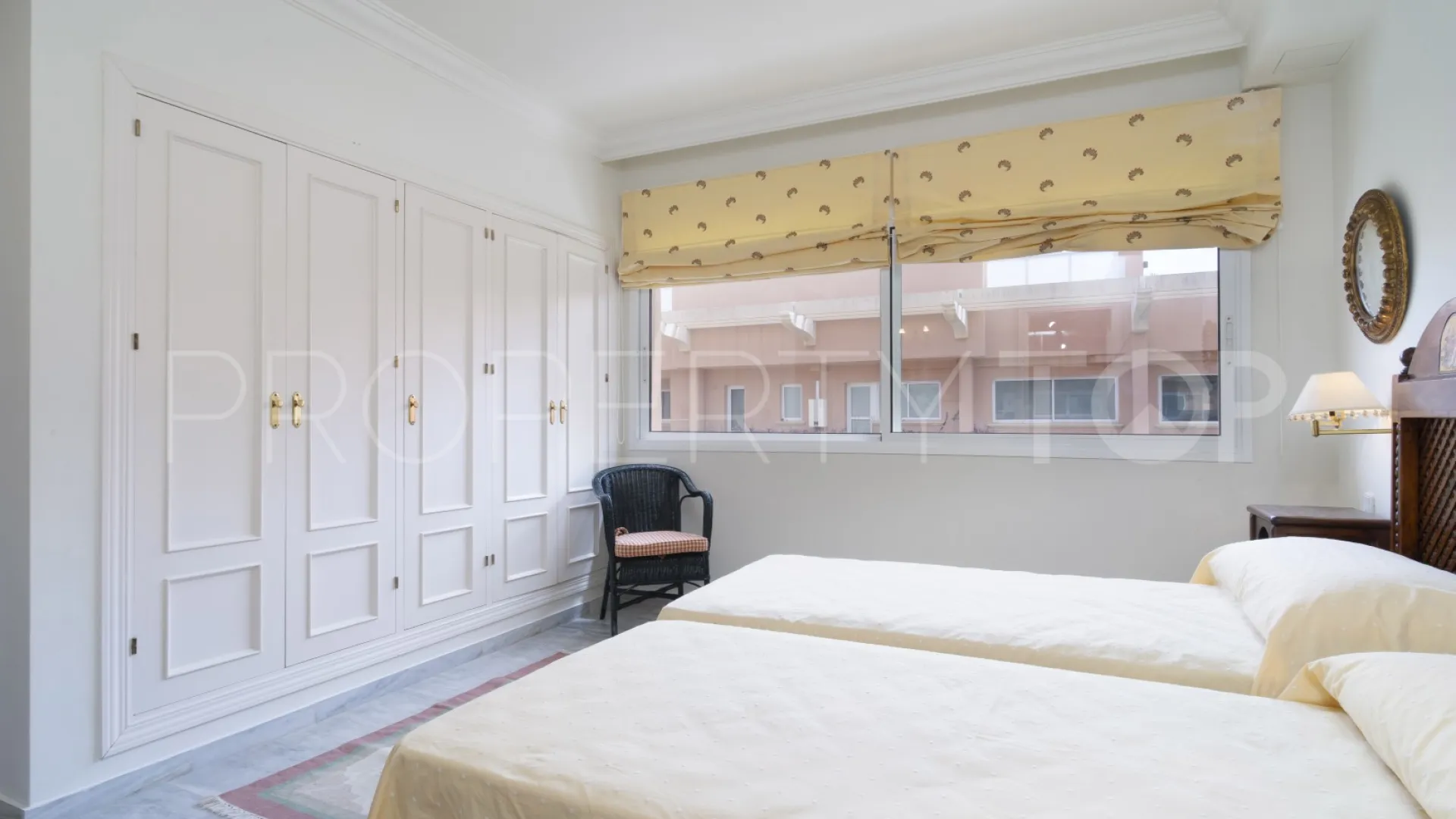 Se vende Ático en Magna Marbella con 4 dormitorios