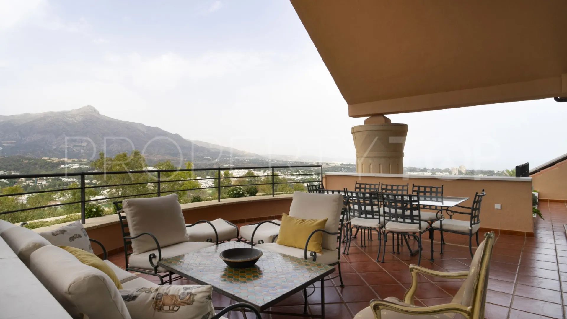 Se vende Ático en Magna Marbella con 4 dormitorios