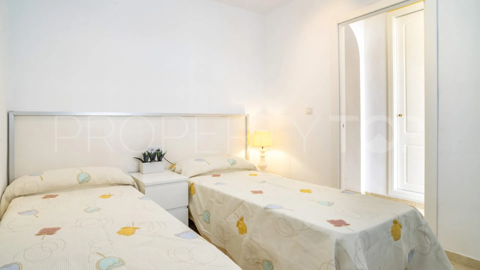 Comprar apartamento planta baja de 3 dormitorios en River Garden