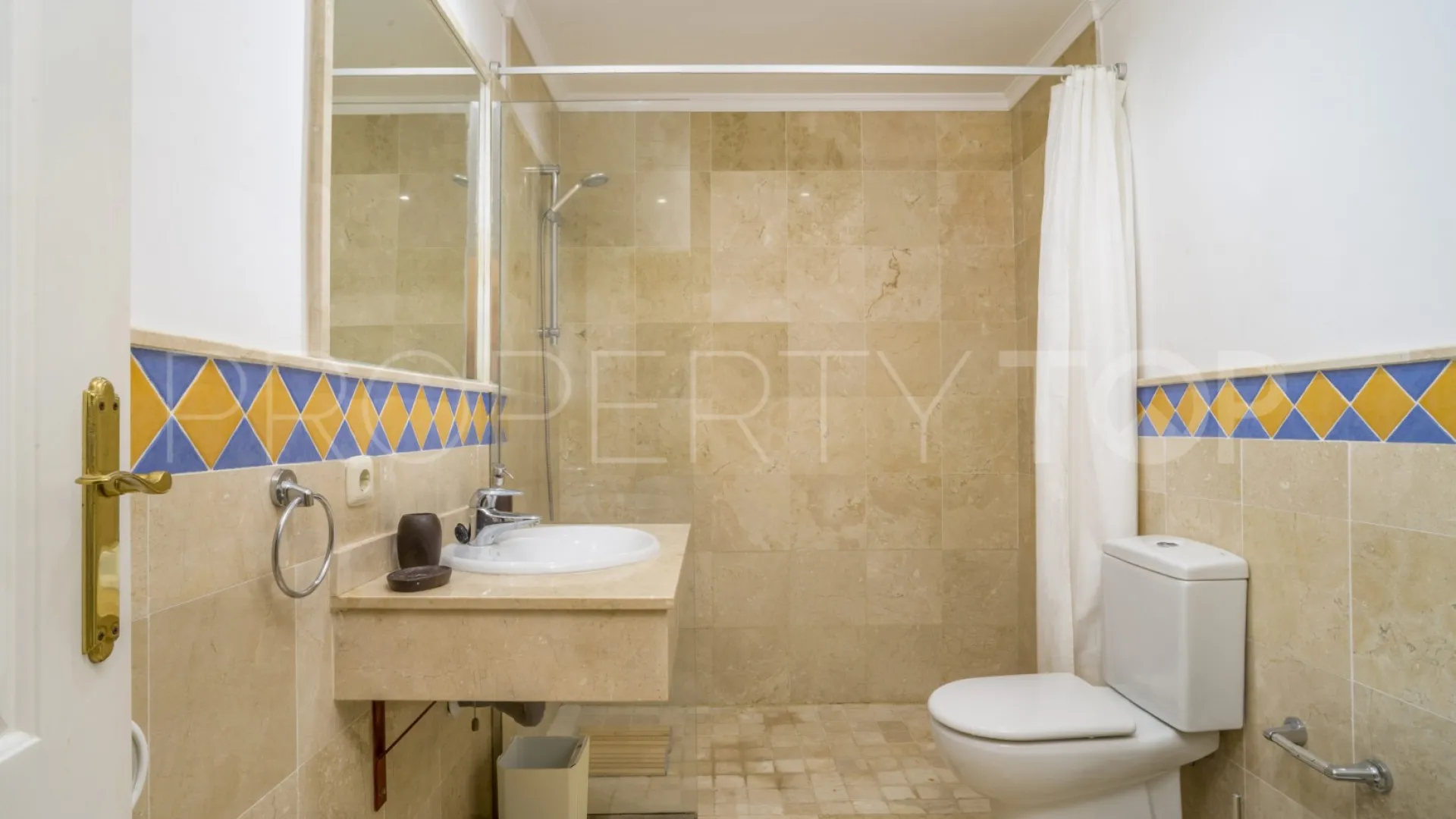 Comprar apartamento planta baja de 3 dormitorios en River Garden