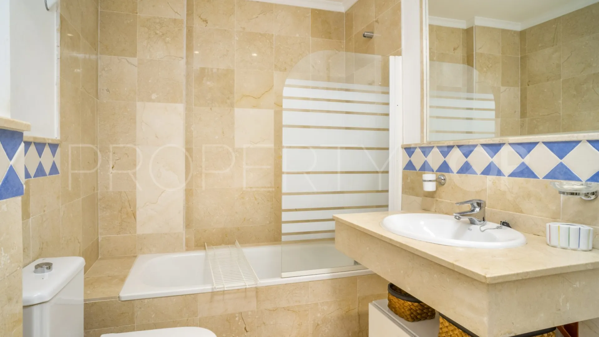 Comprar apartamento planta baja de 3 dormitorios en River Garden