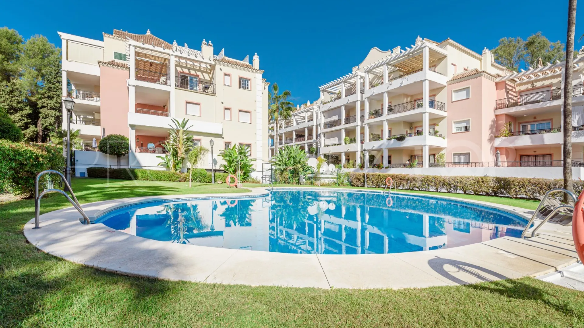 Comprar apartamento planta baja de 3 dormitorios en River Garden