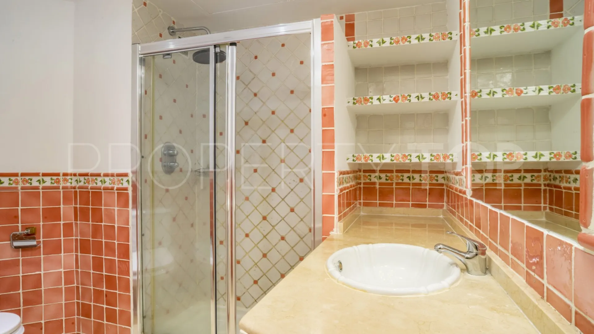 Se vende apartamento con 2 dormitorios en Guadalmina Alta