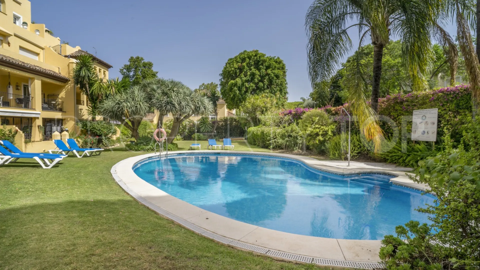 Se vende apartamento con 2 dormitorios en Guadalmina Alta