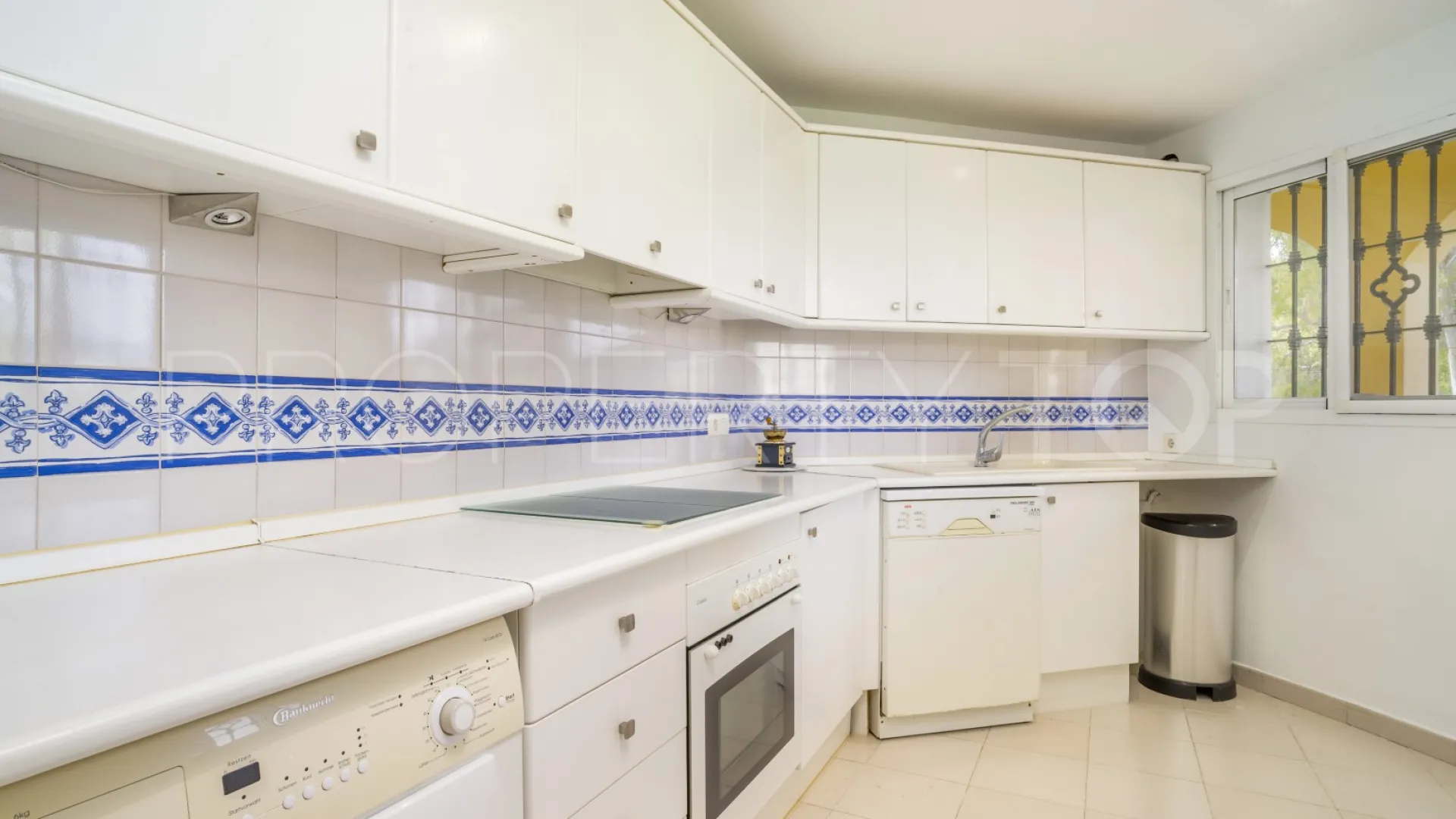 Se vende apartamento con 2 dormitorios en Guadalmina Alta