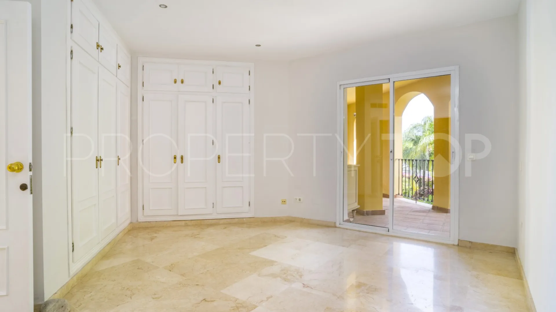 Se vende apartamento con 2 dormitorios en Guadalmina Alta