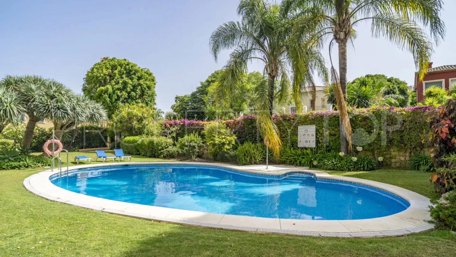 Se vende apartamento con 2 dormitorios en Guadalmina Alta