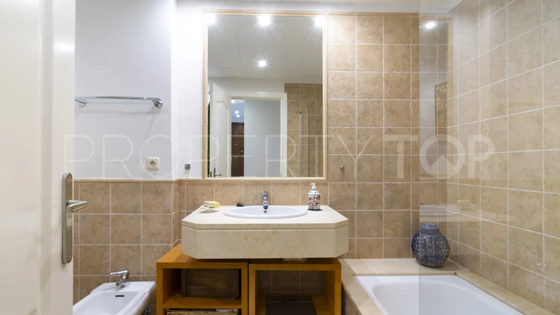 For sale apartment in Benatalaya with 2 bedrooms