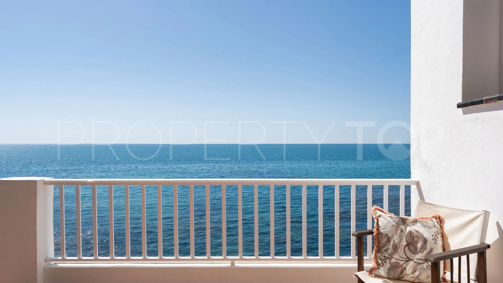 For sale duplex penthouse in Bahia Dorada with 3 bedrooms