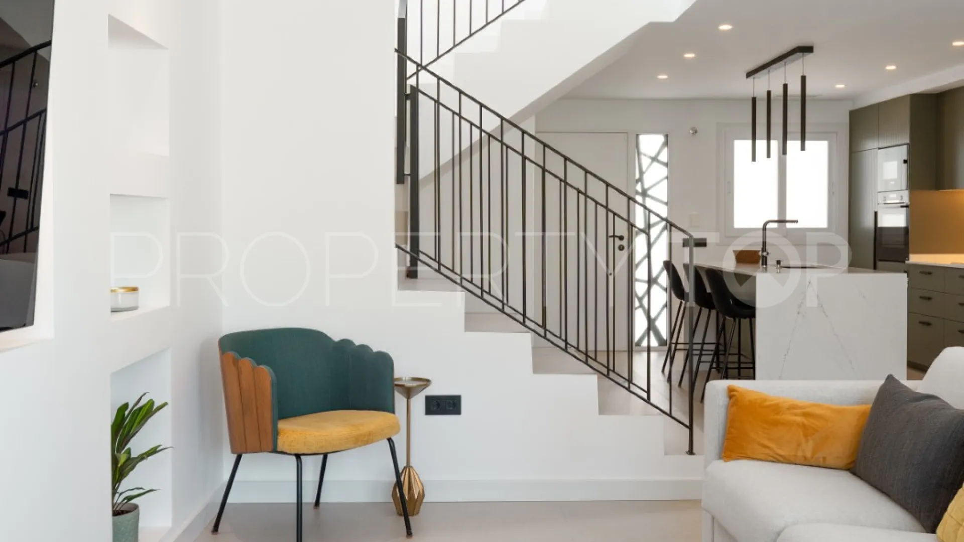 Town house for sale in Balcón del Golf