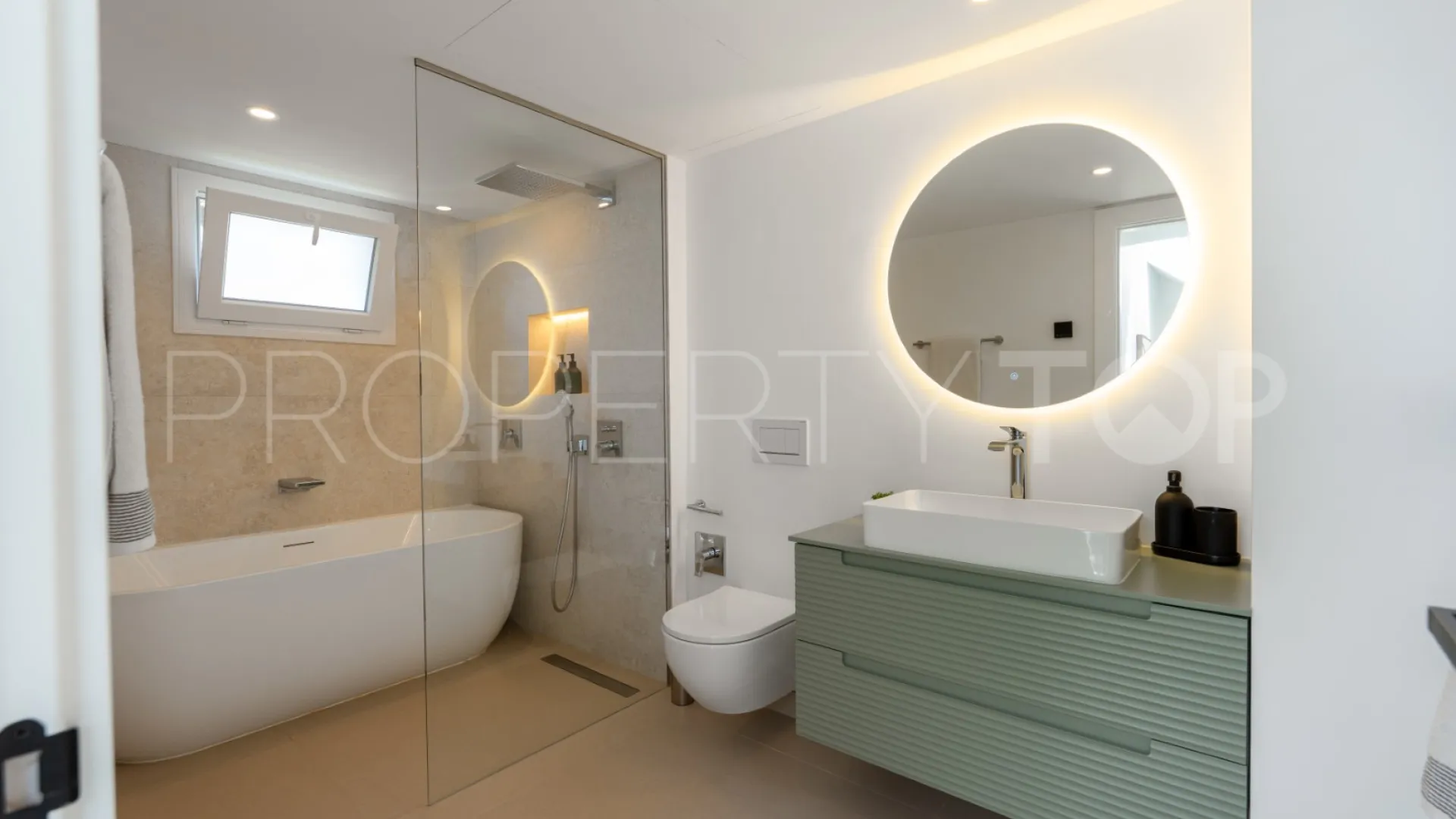 Town house for sale in Balcón del Golf